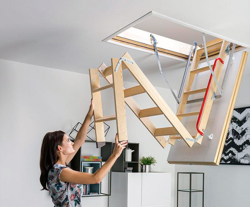 Escalera certificada para entretecho instalada en Santiago - Habilitación de bodega con piso terciado